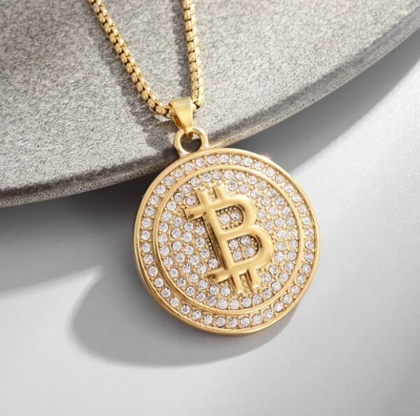 Naszyjnik z monetą bitcoin kolor złoty kryptowaluty